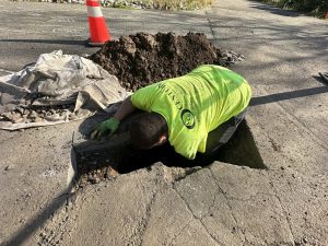 E_581436_Pulling Wire_01